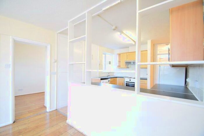 2 Bedroom Flat To Rent In Pettits Lane North, Romford RM1