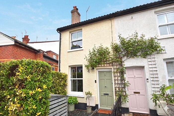 2 Bedroom Terraced House For Sale In Springfield Lane, Weybridge, KT13