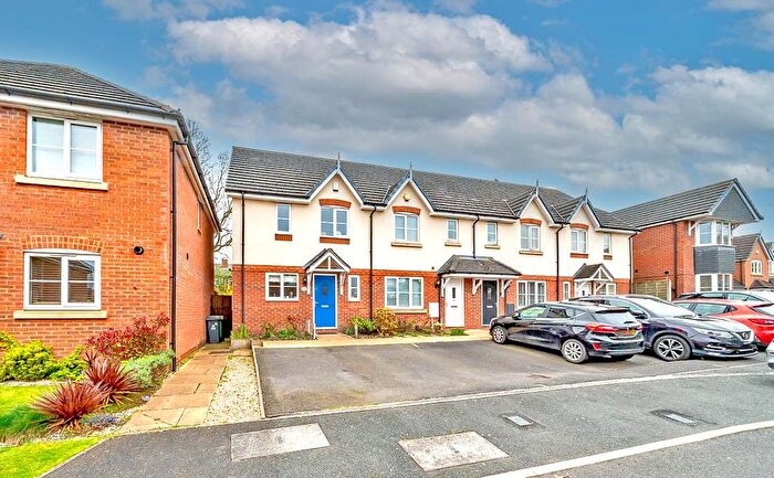 3 Bedroom End Of Terrace House For Sale In Redmires Close, Walsall, WS4