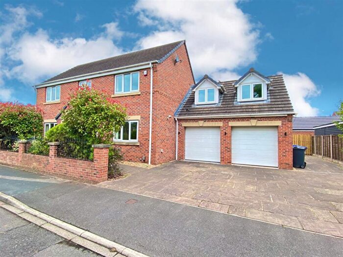 4 Bedroom Detached House To Rent In Fox Grove, Warmsworth, Doncaster, DN4
