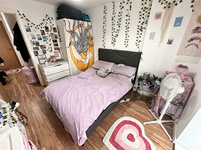 1 Bedroom Flat For Sale In Michigan Avenue, Salford, M50