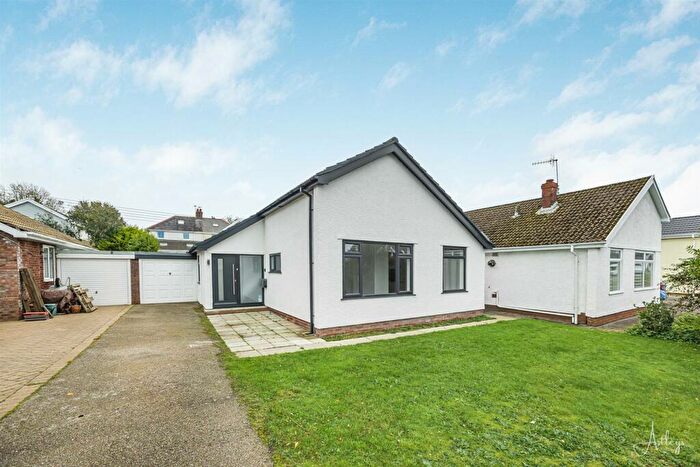 3 Bedroom Link Detached House For Sale In Whitestone Avenue, Bishopston, Swansea, SA3