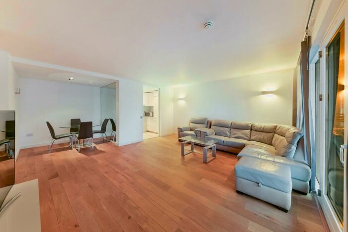 2 Bedroom Apartment To Rent In New Providence Wharf, Fairmont Avenue, London, E14