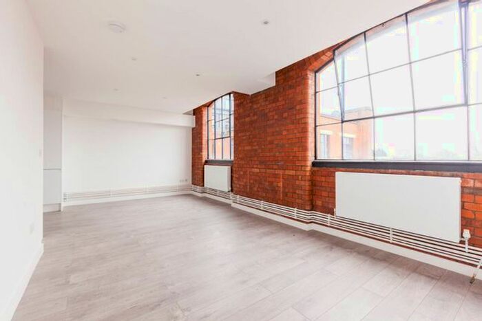 2 Bedroom Flat To Rent In Canonbury Heights West, Islington, London, N1