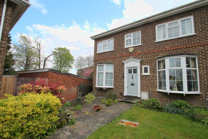 3 Bedroom House To Rent In Chiltern Gardens, BR2