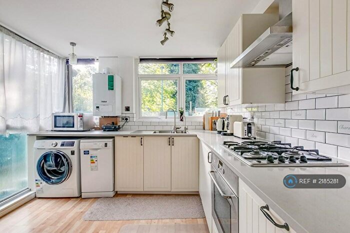 2 Bedroom Maisonette To Rent In Taransay Walk, Canonbury, N1