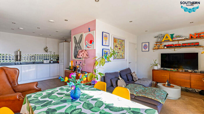 2 Bedroom Flat For Sale In Hargreaves Court, Nicholson Square, London, E3