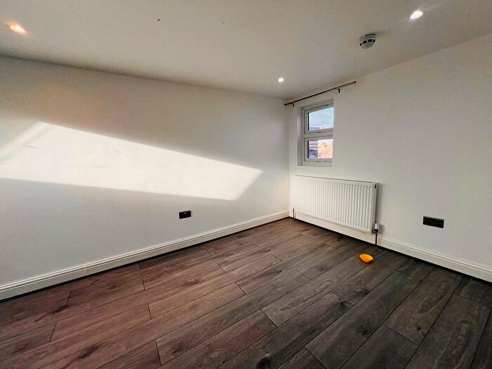 6 Bedroom Terraced House To Rent In Glenny Road, Barking, IG11