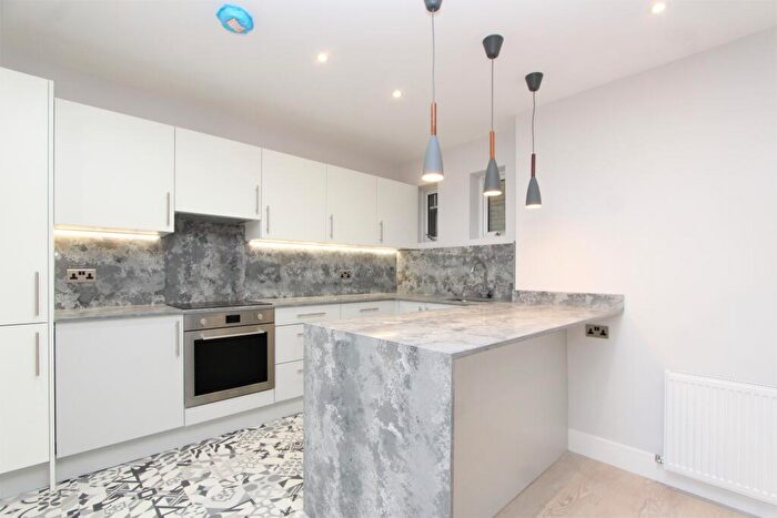 3 Bedroom Apartment To Rent In Alexandra Park Road, Muswell Hill, N10