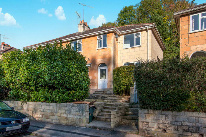 4 Bedroom Semi-Detached House To Rent In Audley Grove, BA1