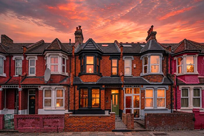 3 Bedroom Terraced House For Sale In Antill Road, London, N15