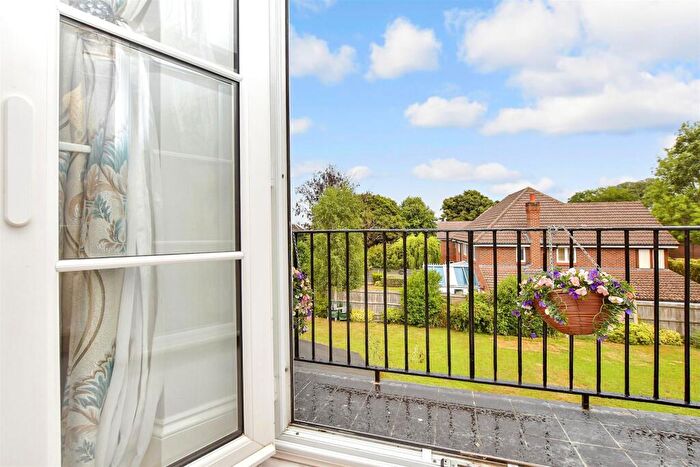 2 Bedroom Apartment For Sale In Wickham Road, Shirley, Croydon, Surrey, CR0