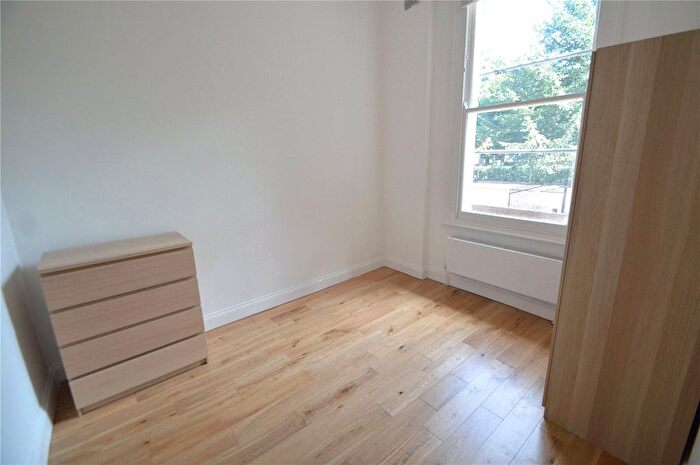 2 Bedroom Flat To Rent In Beulah Hill, London, SE19