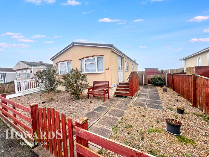 2 Bedroom Park Home For Sale In Blue Sky Close, Bradwell, NR31