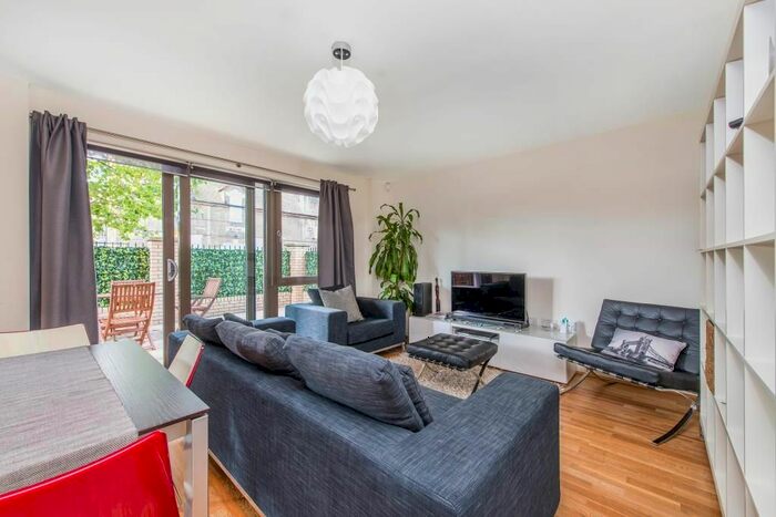 3 Bedroom Flat To Rent In Brook House, Fletcher Street, London E1