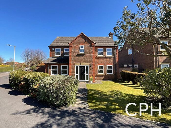 4 Bedroom Detached House For Sale In Queen Elizabeth Drive, Scarborough, YO13