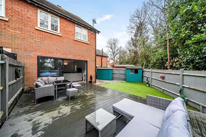 3 Bedroom Semi-Detached House For Sale In Lesser Horseshoe Close, Knowle, PO17