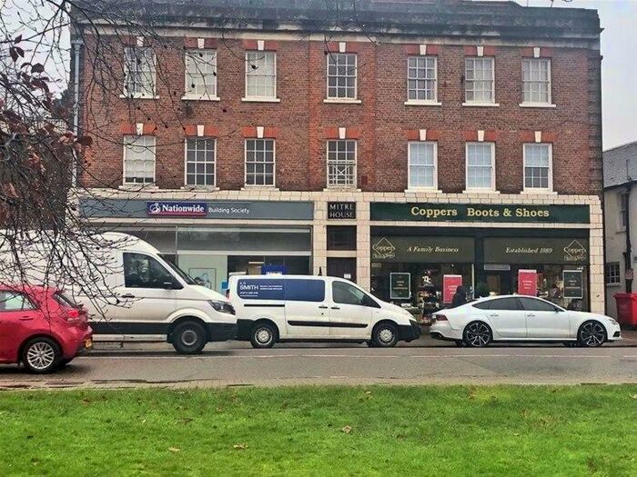 2 Bedroom Flat To Rent In High Street, Harpenden, AL5