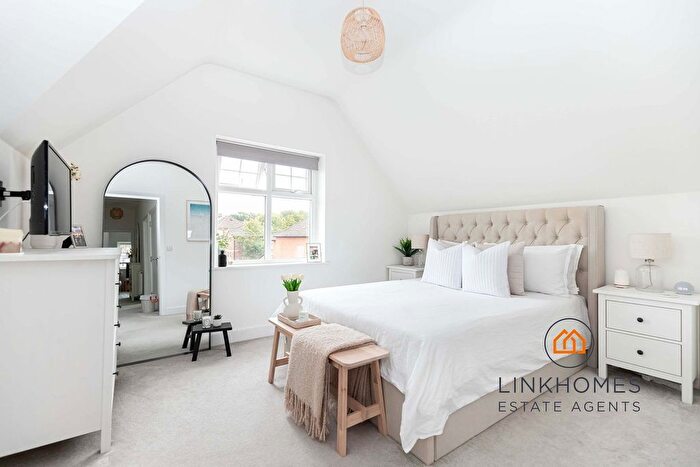 2 Bedroom Flat For Sale In Charminster Road, Bournemouth, BH8