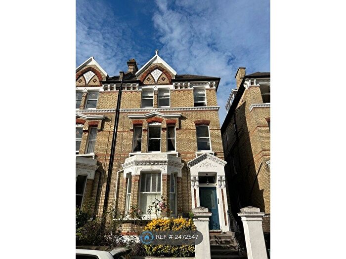 2 Bedroom Flat To Rent In B, Surbiton Surrey, KT6