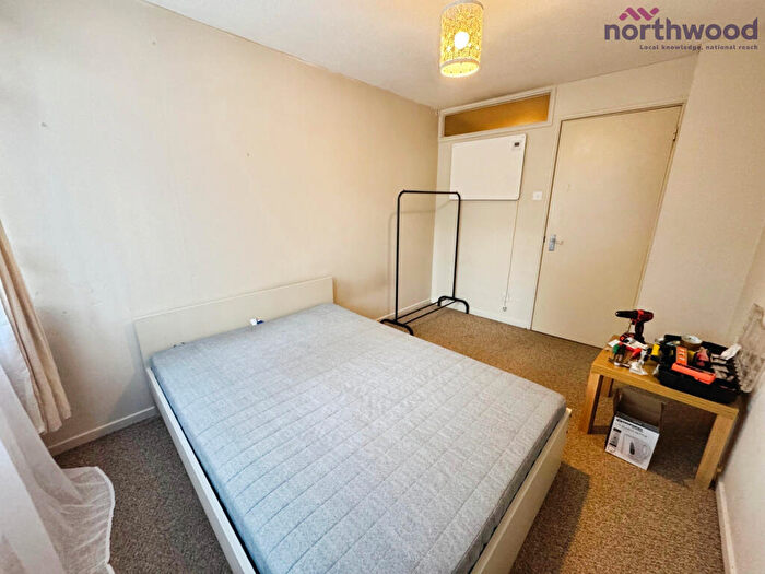 2 Bedroom Flat To Rent In Brampton Towers, SO16