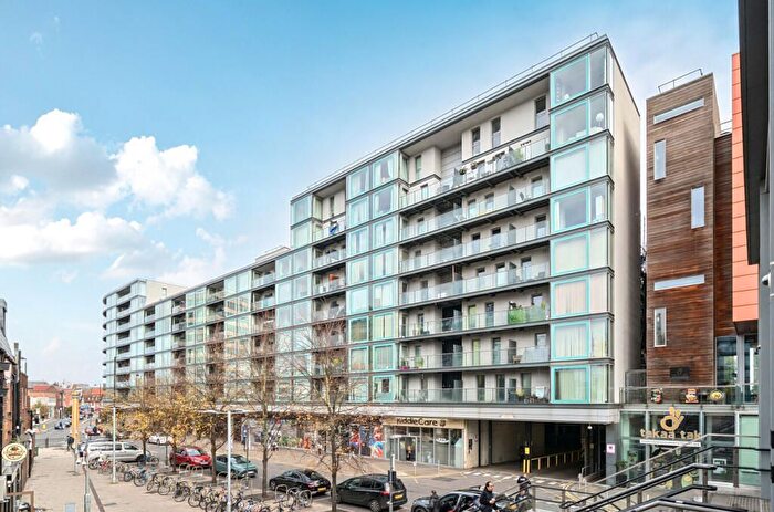 2 Bedroom Flat For Sale In Signal Building, Station Approach, Hayes, UB3