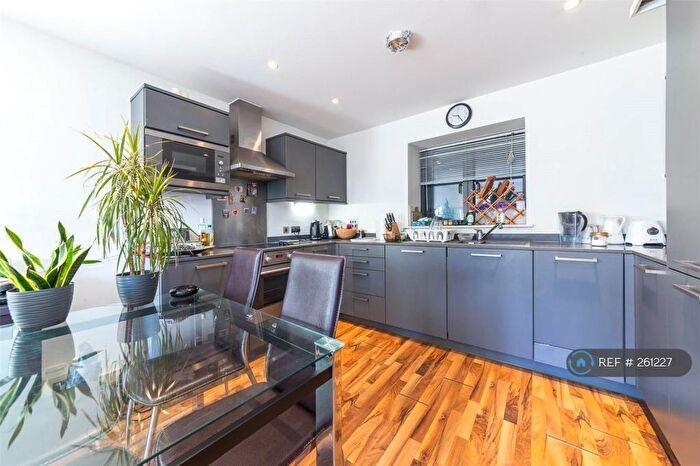 2 Bedroom Flat To Rent In Kings Quarter Apartments, London, N1