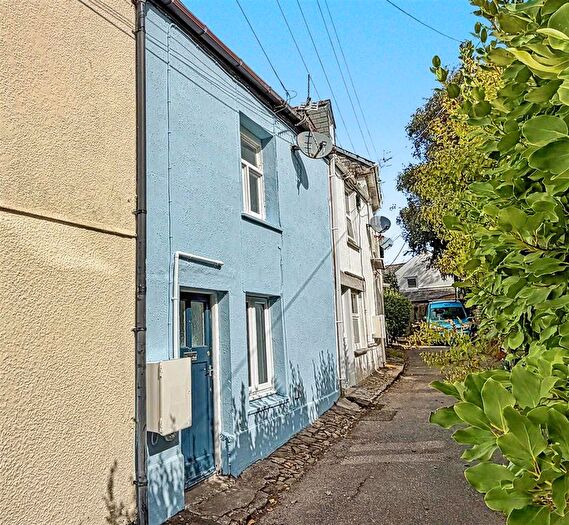 2 Bedroom Terraced House For Sale In Chapel Lane, Penryn, TR10