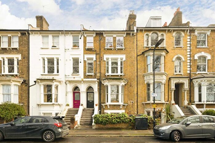 1 Bedroom Flat For Sale In Queensdown Road, Clapton, E5