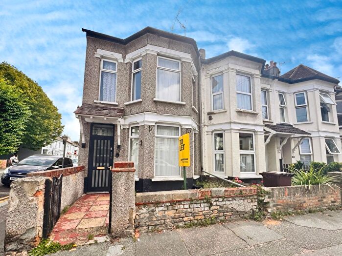 3 Bedroom End Of Terrace House To Rent In Milton Street, Southend-On-Sea, SS2