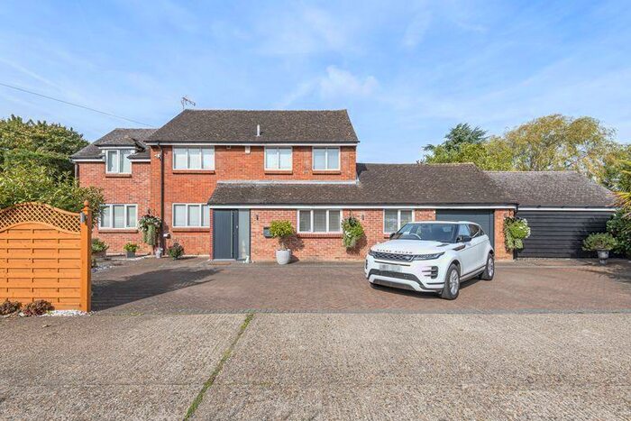 4 Bedroom Detached House For Sale In Fleur House, Milton Common, OX9