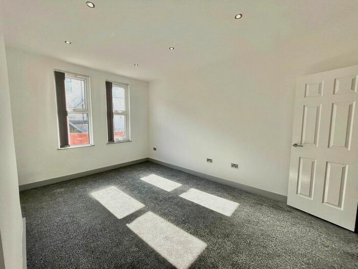 2 Bedroom Flat To Rent In Harehills Avenue, Chapel Allerton, Leeds, LS8