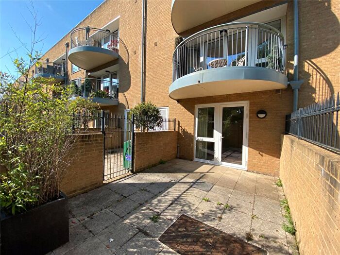 1 Bedroom Flat For Sale In Lymington, Hampshire, SO41