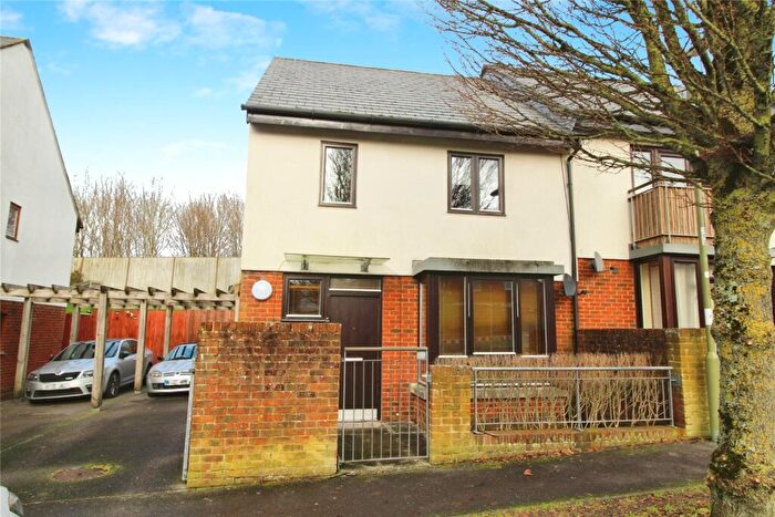 3 Bedroom End Of Terrace House To Rent In Oakridge Road, Basingstoke, Hampshire, RG21