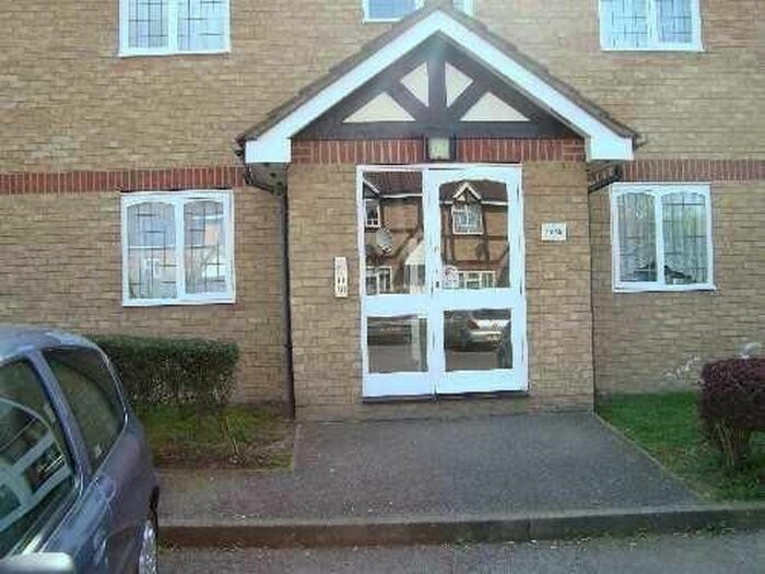 2 Bedroom Flat To Rent In Rockall Court, Slough, SL3