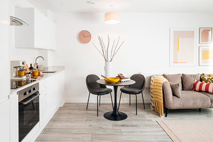 1 Bedroom Apartment To Rent In Kirkstall Road, Leeds, West Yorkshire, LS3