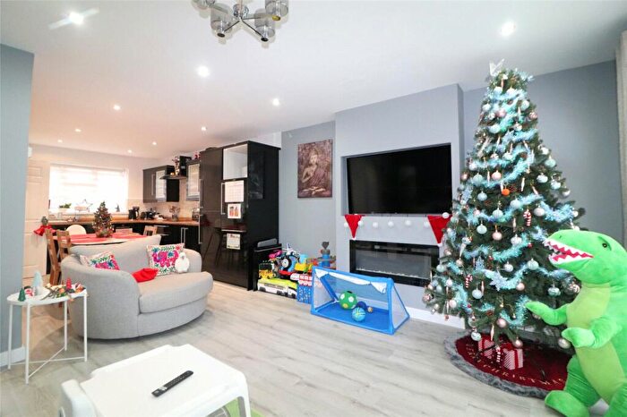 3 Bedroom Terraced House For Sale In Myrtle Close, Erith, DA8