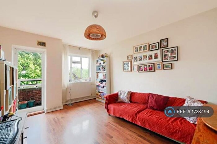 3 Bedroom Flat To Rent In Rollo Court, London, SW11