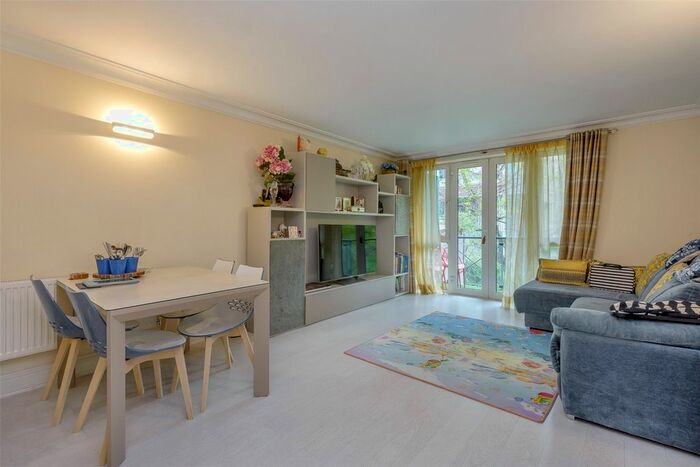 2 Bedroom Flat To Rent In Walpole House, Westminster Bridge Road, Waterloo, SE1