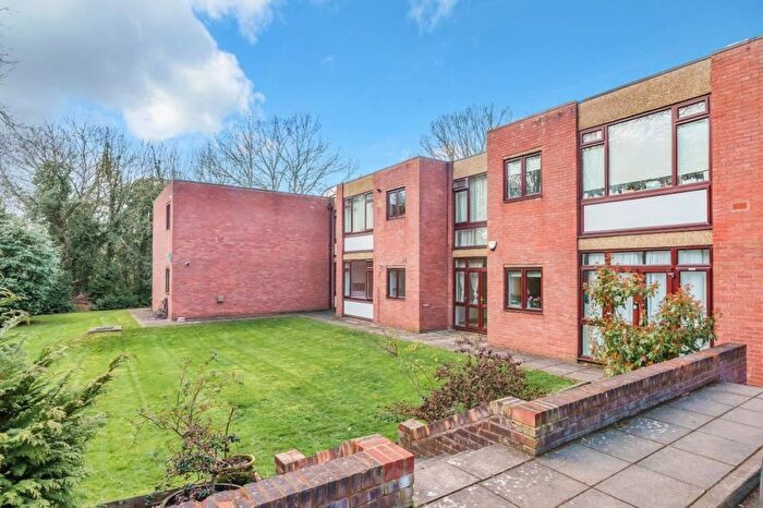 2 Bedroom Flat To Rent In Holden Road, London, N12