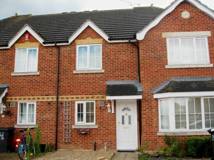 2 Bedroom Terraced House To Rent In Nightingale Shott, Egham TW20