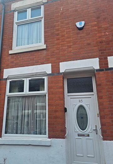 3 Bedroom Terraced House For Sale In Dronfield Street, Leicester, LE5