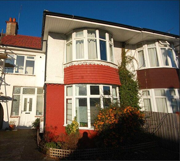 Apartment To Rent In Ashbourne Avenue, Golders Green, NW11