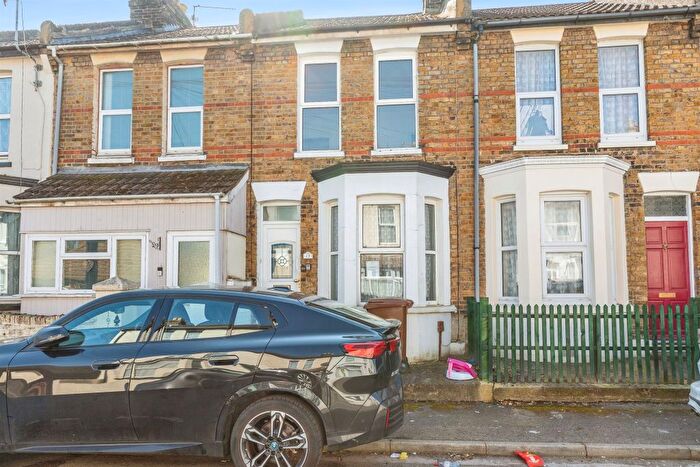 3 Bedroom Terraced House For Sale In Regent Road, Gillingham, ME7