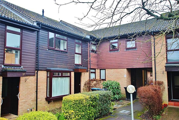 1 Bedroom Flat For Sale In Inkerman Road, Knaphill, Woking, Surrey, GU21