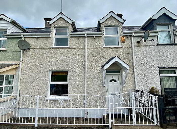 3 Bedroom Mid Terraced House For Sale In Groarty Road, Derry, BT48