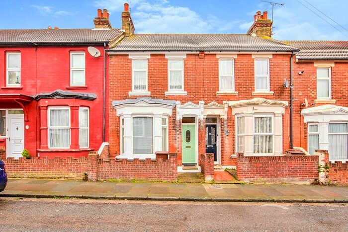 3 Bedroom Terraced House To Rent In Lansdowne Road, Chatham, Kent, ME4