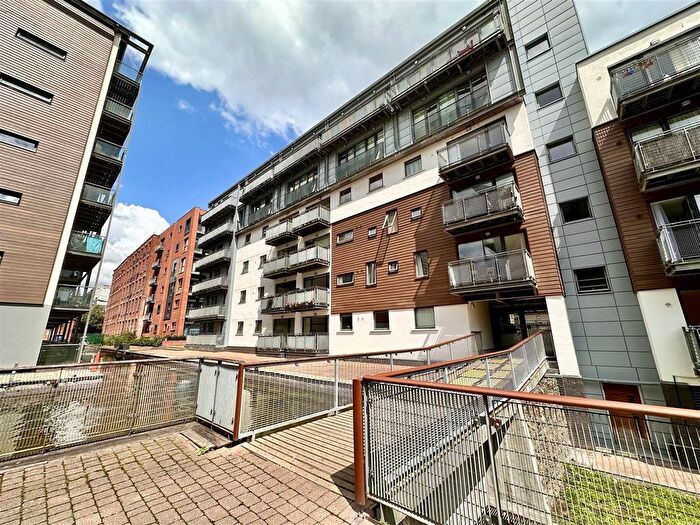 2 Bedroom Flat For Sale In Advent House, Isaac Way, Manchester, M4