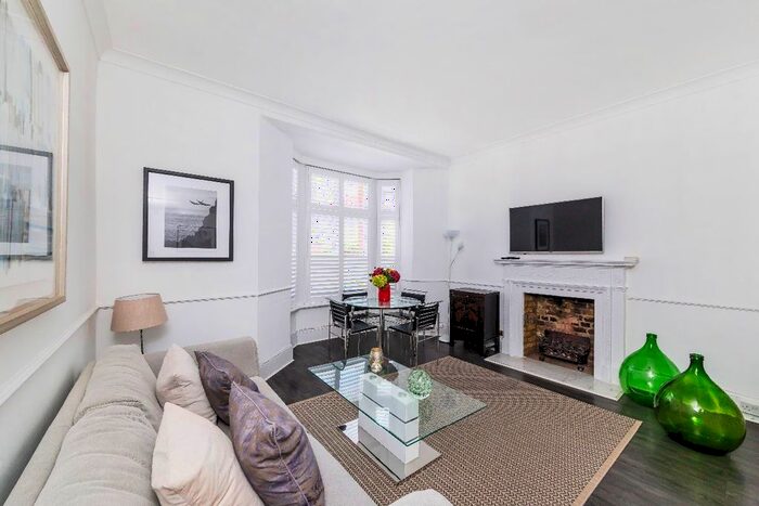 3 Bedroom Flat To Rent In Edith Grove, London, SW10