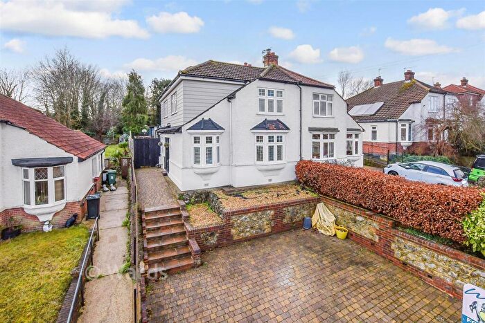 4 Bedroom Semi-Detached House For Sale In London Road, Maidstone, Kent, ME16